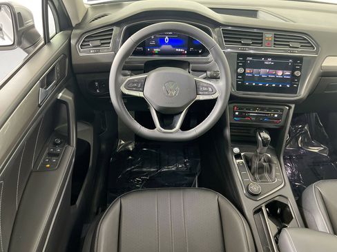 Used 2022 Volkswagen Tiguan SE AWD/4WD image 22