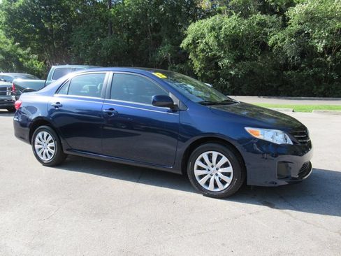 Used 2013 Toyota Corolla LE FWD image 2