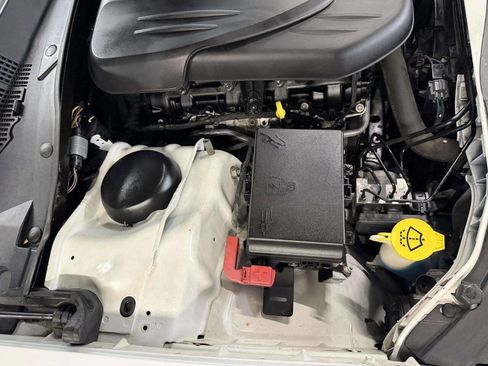 Used 2015 Chrysler 300 Limited image 29