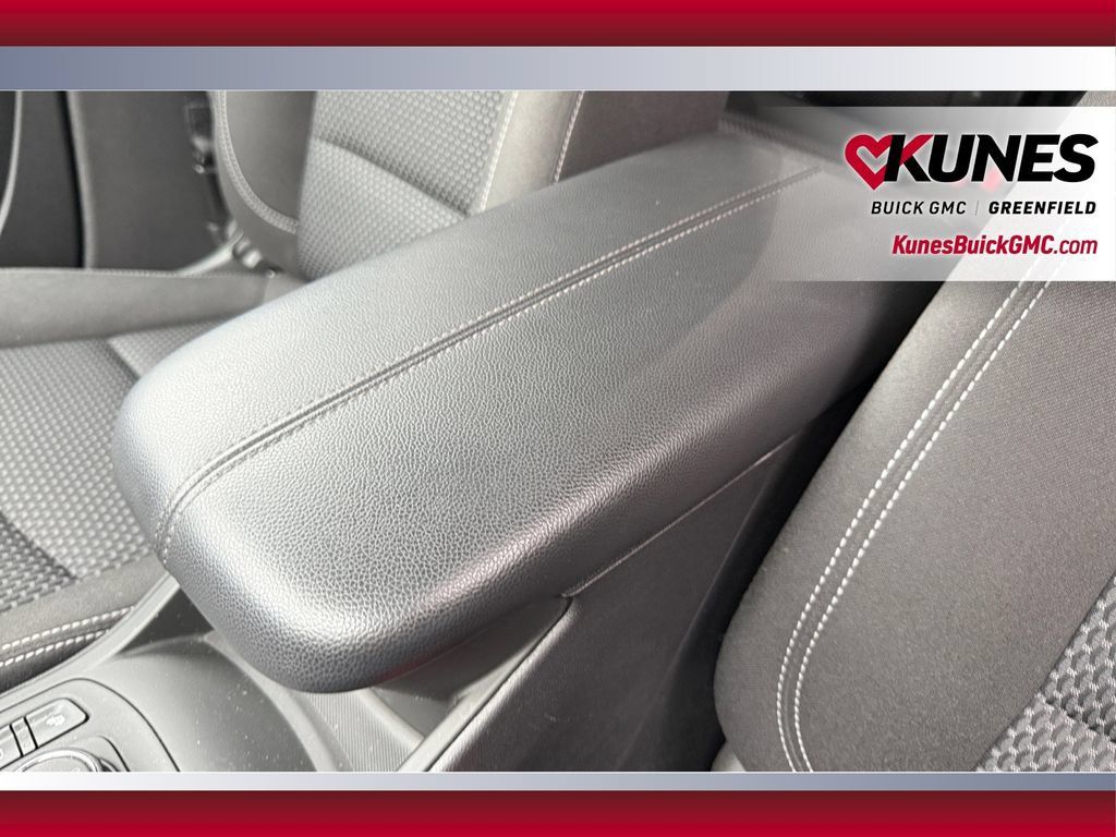 Used 2022 GMC Terrain SLE w/ Driver Convenience Package AWD/4WD image 18