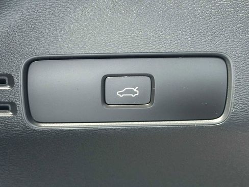 Certified 2023 Volvo XC40 Recharge Ultimate w/ Protection Package Premier AWD/4WD image 29