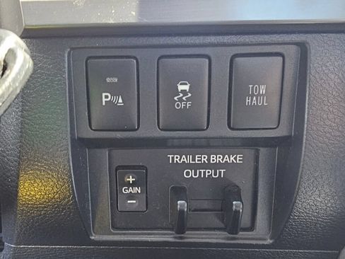 Used 2019 Toyota Tundra Platinum AWD/4WD image 28