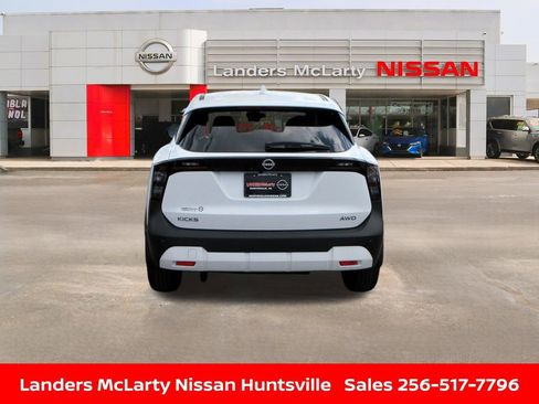 Used 2025 Nissan Kicks SV image 5