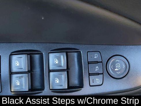 Used 2018 GMC Yukon XL SLT w/ Premium Edition image 17