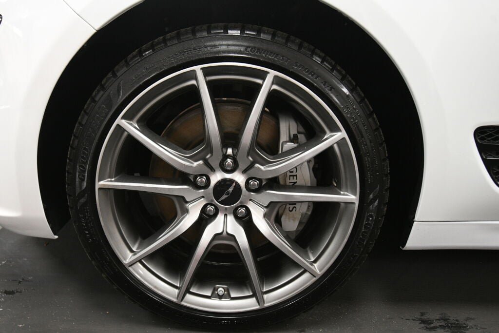 Used 2025 Genesis G70 2.5T image 33