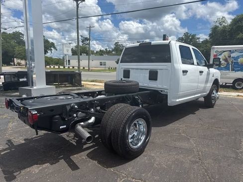 New 2026 RAM 3500 Tradesman w/ Chrome Appearance Group A AWD/4WD image 3