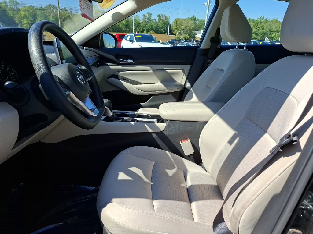 Used 2024 Nissan Altima 2.5 SV FWD image 15
