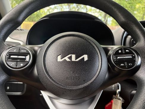 Used 2025 Kia Soul LX w/ LX Technology Package FWD image 25
