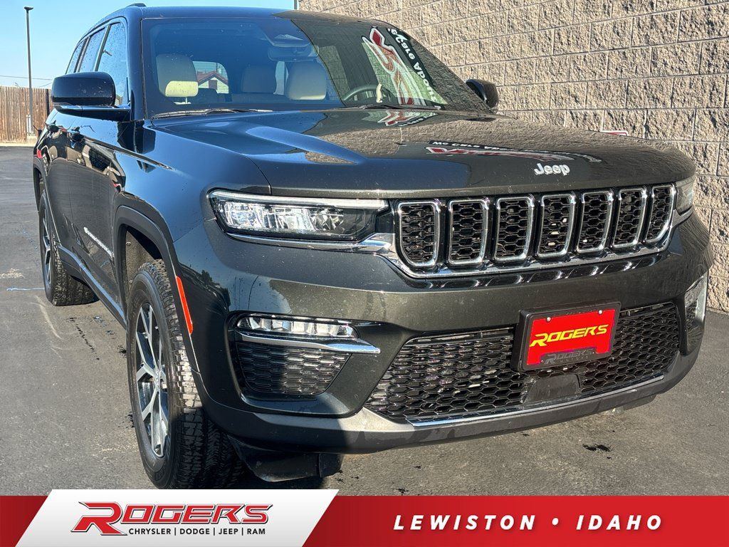 Used 2024 Jeep Grand Cherokee Limited w/ Trailer Tow Package AWD/4WD image 1