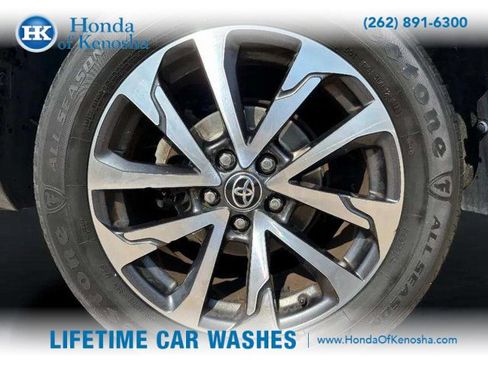 Used 2022 Toyota Corolla Cross XLE image 38