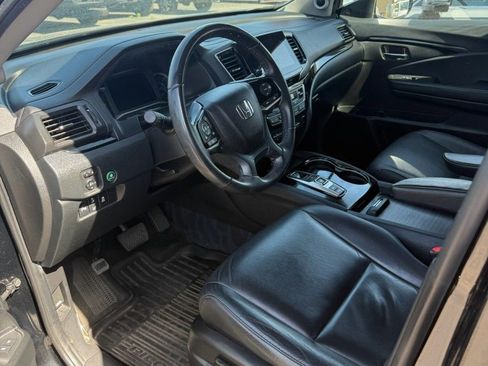 Used 2022 Honda Pilot Touring image 7