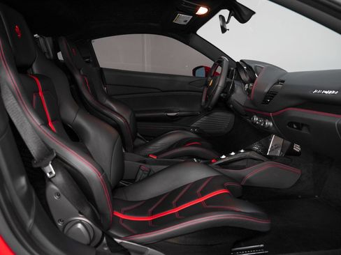 Used 2017 Ferrari 488 GTB RWD image 27