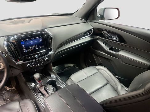 Used 2023 Chevrolet Traverse RS image 25
