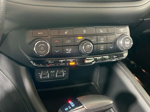 Used 2022 Dodge Durango GT image 15