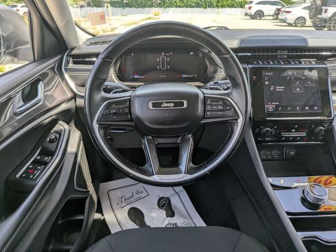 Used 2022 Jeep Grand Cherokee L Laredo w/ Luxury Tech Group I AWD/4WD image 17
