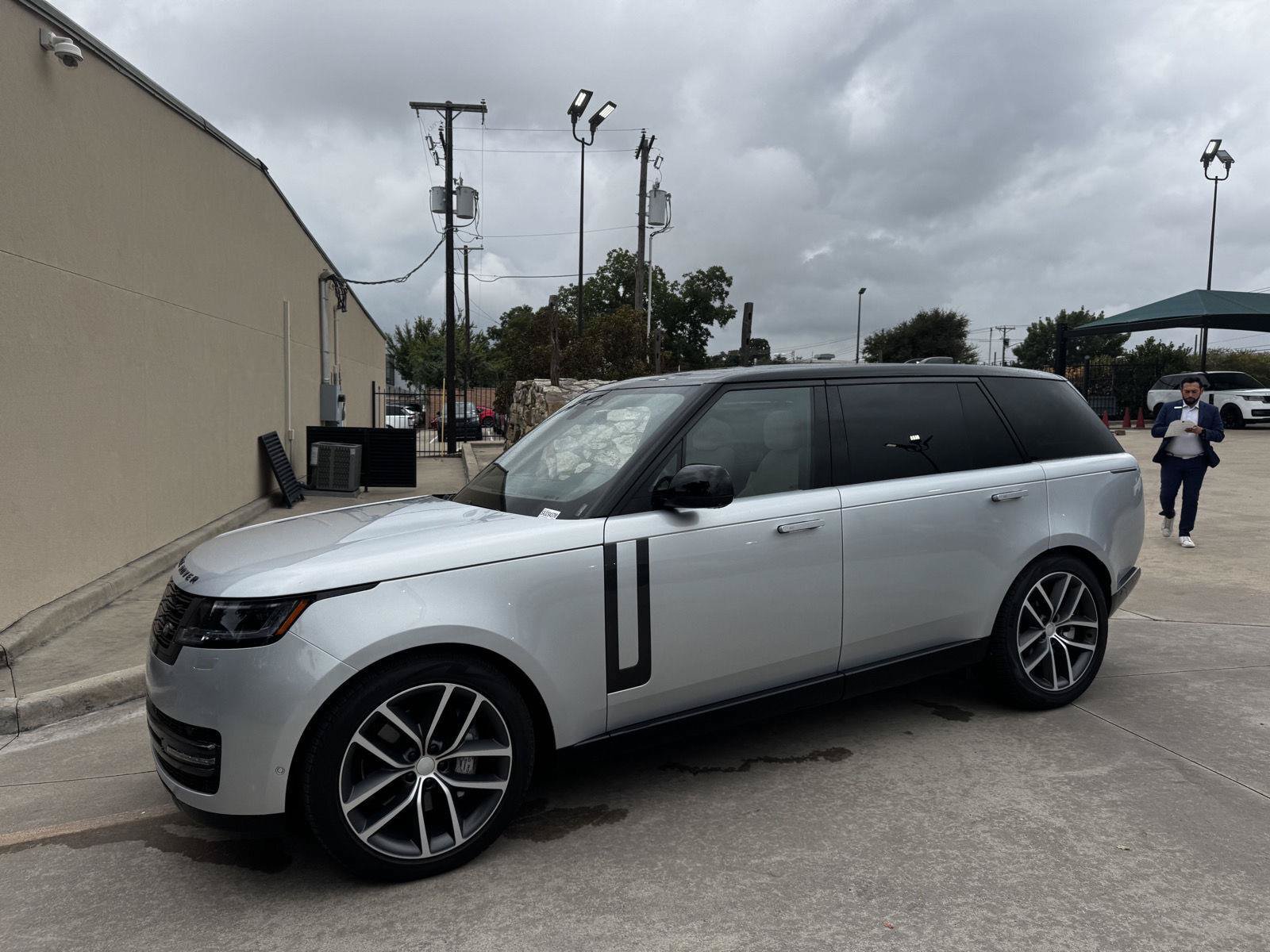 Certified 2025 Land Rover Range Rover Long Wheelbase SE AWD/4WD image 2