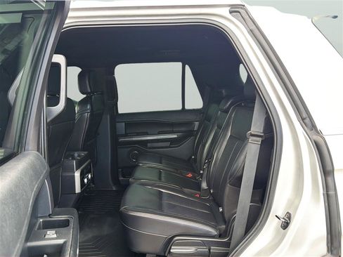 Used 2019 Ford Expedition XLT w/ Equipment Group 201A AWD/4WD image 16