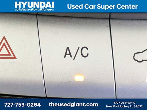 Used 2020 Dodge Journey SE w/ SE Popular Equipment Group image 26