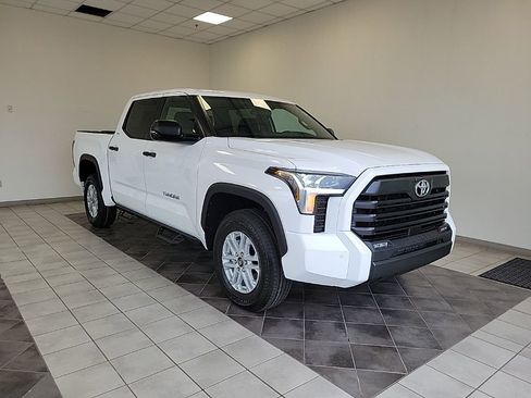 New 2026 Toyota Tundra SR5 w/ SR5 Convenience Package image 1