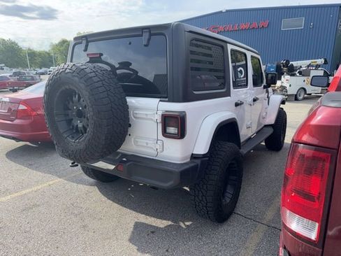 Used 2019 Jeep Wrangler Unlimited Sahara AWD/4WD image 5