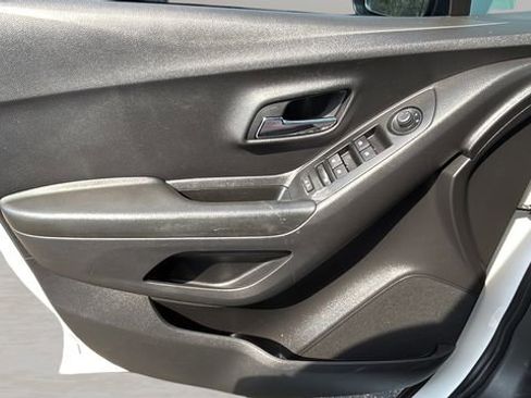 Used 2022 Chevrolet Trax LT w/ Driver Confidence Package image 17