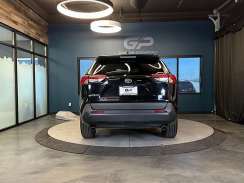 Used 2021 Toyota RAV4 LE image 4