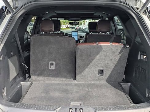 Used 2022 Ford Explorer Platinum w/ Technology Package image 16