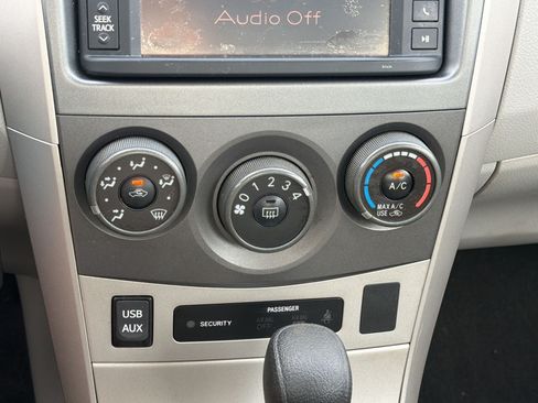 Used 2013 Toyota Corolla LE FWD image 18