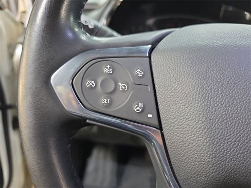 Used 2021 Chevrolet Traverse LT image 16