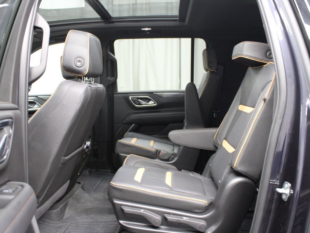Used 2024 GMC Yukon XL AT4 w/ AT4 Premium Plus Package AWD/4WD image 17