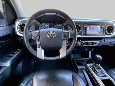 Used 2016 Toyota Tacoma SR5 w/ SR5 Appearance Package (SN) AWD/4WD image 6