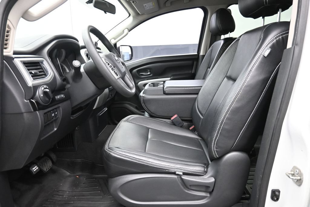 Used 2017 Nissan Titan SV RWD image 15