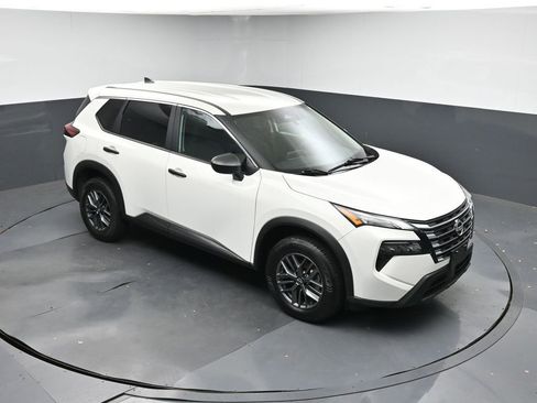 Used 2024 Nissan Rogue S image 39