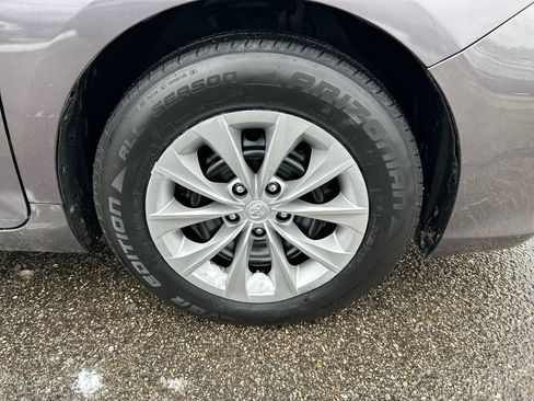 Used 2015 Toyota Camry LE image 27