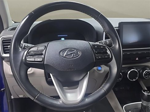 Used 2024 Hyundai Venue SEL image 22