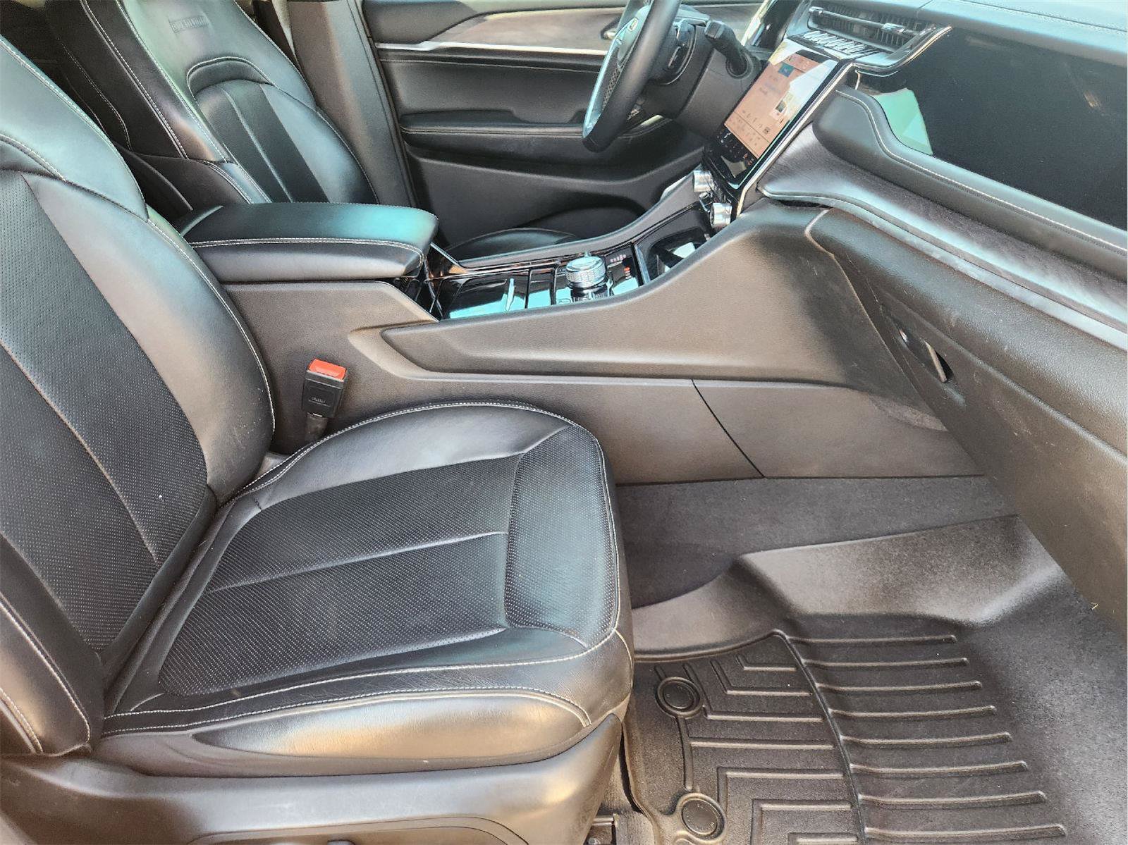 Used 2022 Jeep Grand Cherokee Overland AWD/4WD image 14