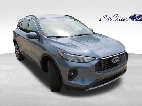 New 2025 Ford Escape Base image 2