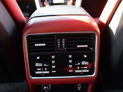 Certified 2023 Porsche Cayenne Platinum Edition image 26