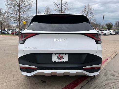 Used 2025 Kia Sportage LX image 7