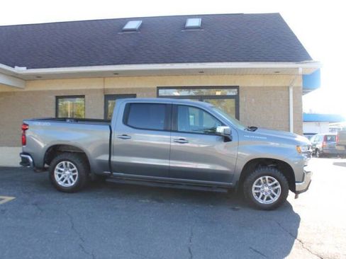 Used 2022 Chevrolet Silverado 1500 LT image 2