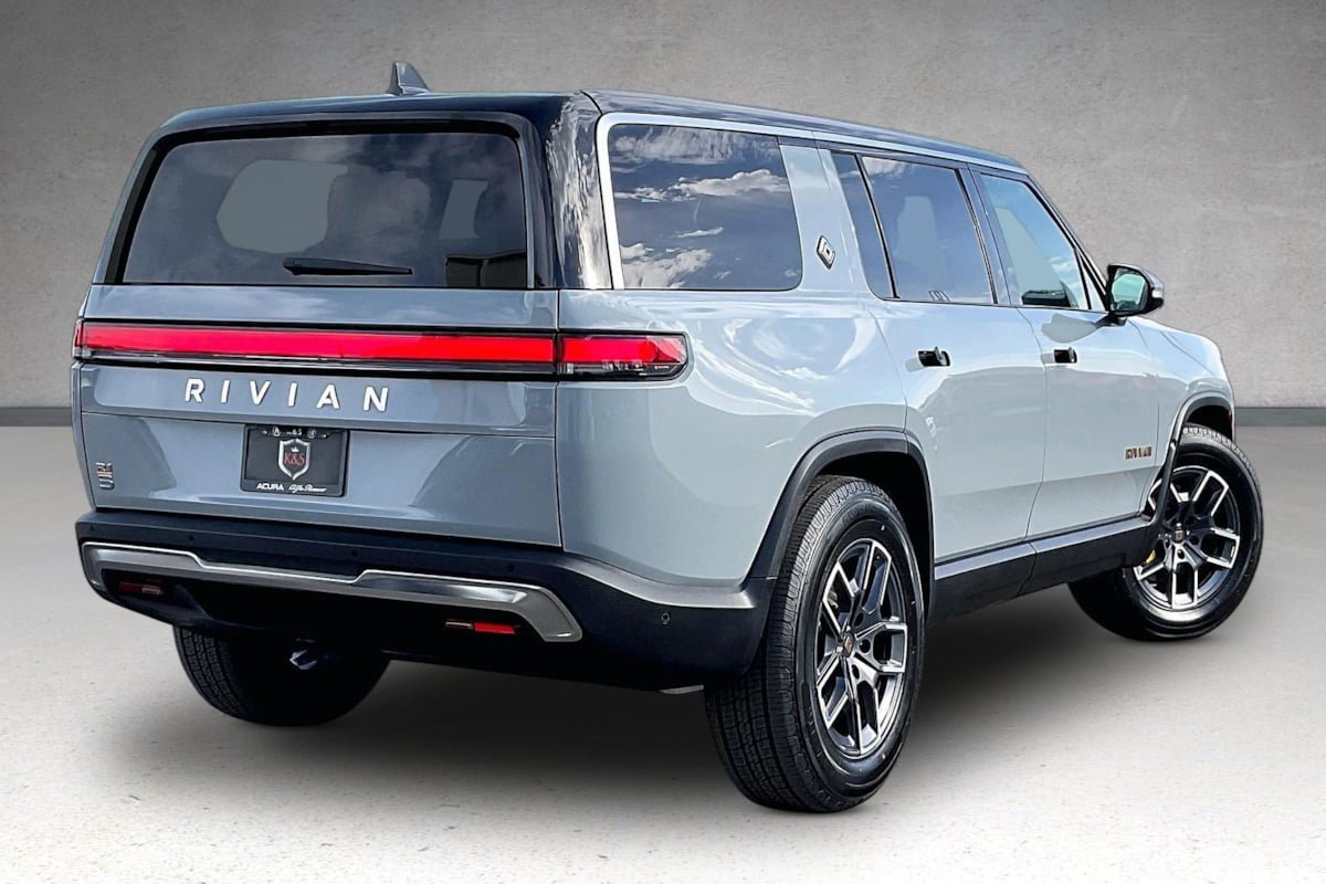 Used 2023 Rivian R1S Adventure Quad AWD/4WD image 33