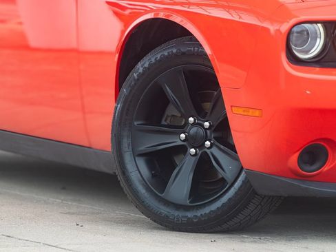 Used 2016 Dodge Challenger SXT RWD image 10