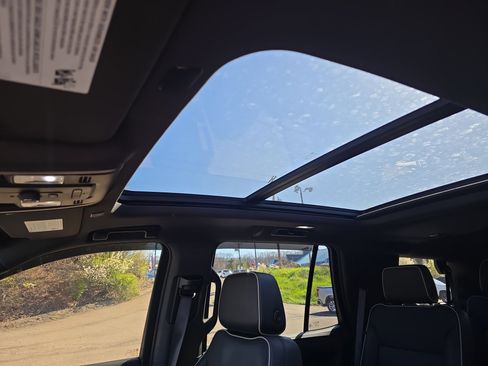 Used 2023 GMC Yukon SLT image 36