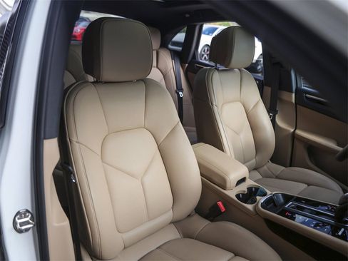 Used 2025 Porsche Macan image 39