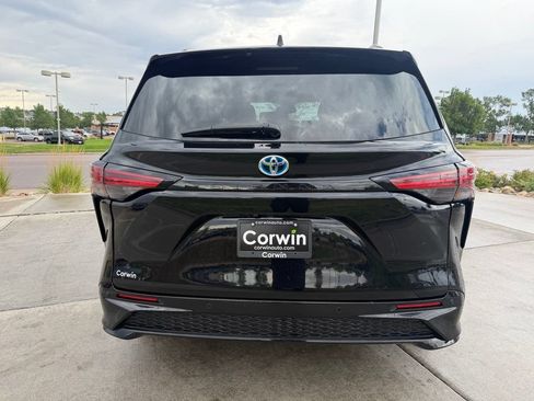 Used 2023 Toyota Sienna XSE w/ XSE Plus Package AWD/4WD image 7
