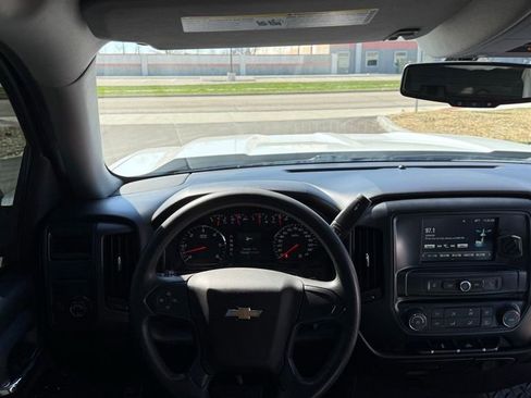 Used 2018 Chevrolet Silverado 1500 Custom w/ Custom Value Package image 12