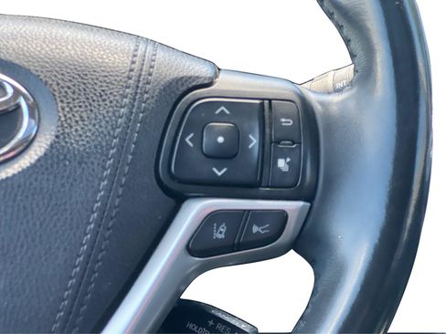 Used 2019 Toyota Highlander SE AWD/4WD image 18