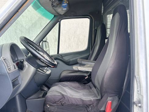 Used 2006 Dodge Sprinter 2500 w/ Window Group II RWD image 14
