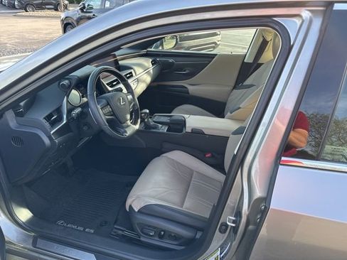 Used 2020 Lexus ES 350 Luxury w/ Accessory Package image 10