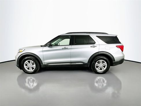 Used 2023 Ford Explorer XLT w/ Equipment Group 202A image 4